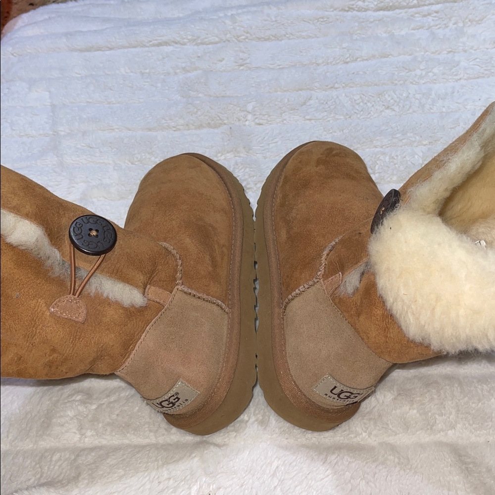 Ugg Bailey Button - image 5